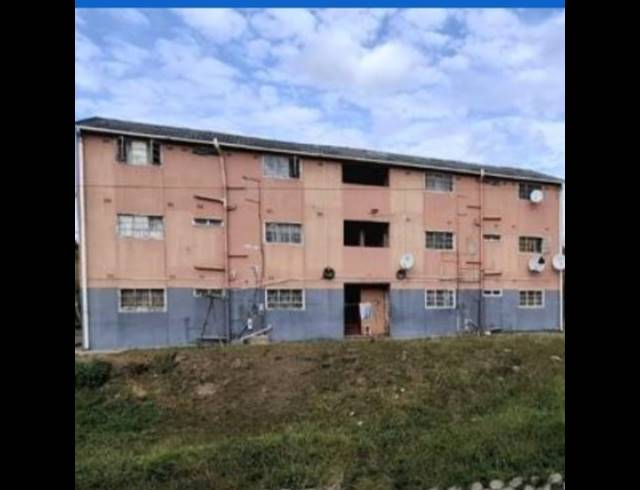 2 BEDROOM FLAT FOR SALE IN CROSSMOOR